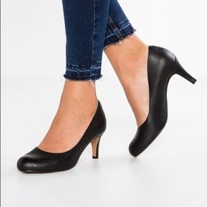 NWT New Clark’s Soft Cushion Arista Abe Black Heel